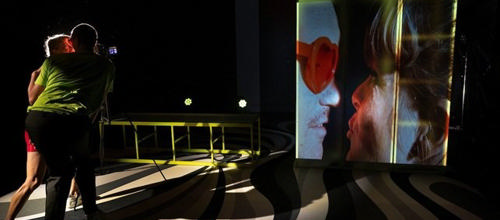 To skuespillere fra teaterforestillingen PLATFORM:LIVE